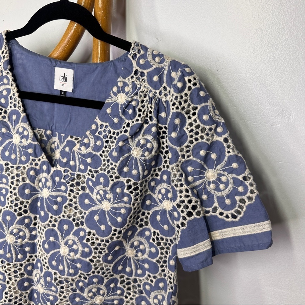 Cabi Blue and White Embroidered Blouse sz XS - Picture 4 of 7